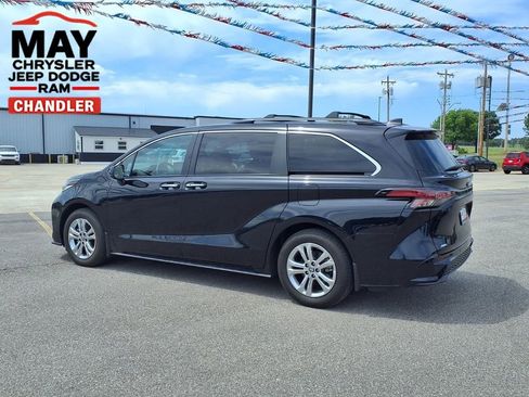 Used 2023 Toyota Sienna XSE w/ XSE Plus Package AWD/4WD image 3