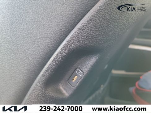 Used 2024 Kia Telluride EX w/ EX Captain's Chair Package AWD/4WD image 15