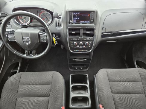 Used 2020 Dodge Grand Caravan SE FWD image 18