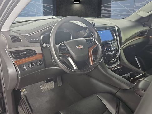Used 2019 Cadillac Escalade Luxury AWD/4WD image 20