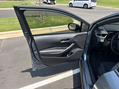 Used 2022 Toyota Corolla SE FWD image 18