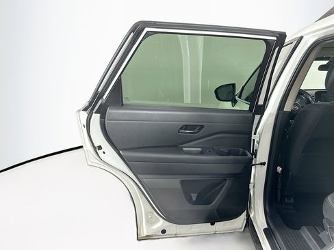 Used 2025 Nissan Pathfinder SV image 25