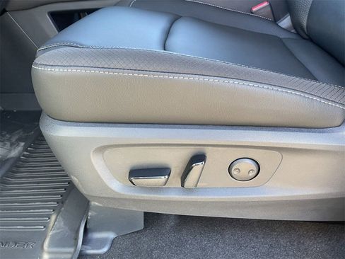 New 2025 Nissan Pathfinder SL image 10