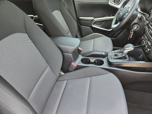 Certified 2025 Kia Soul LX w/ LX Technology Package FWD image 19