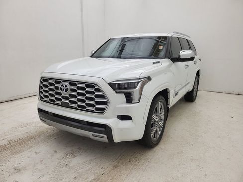 Used 2024 Toyota Sequoia Platinum image 32