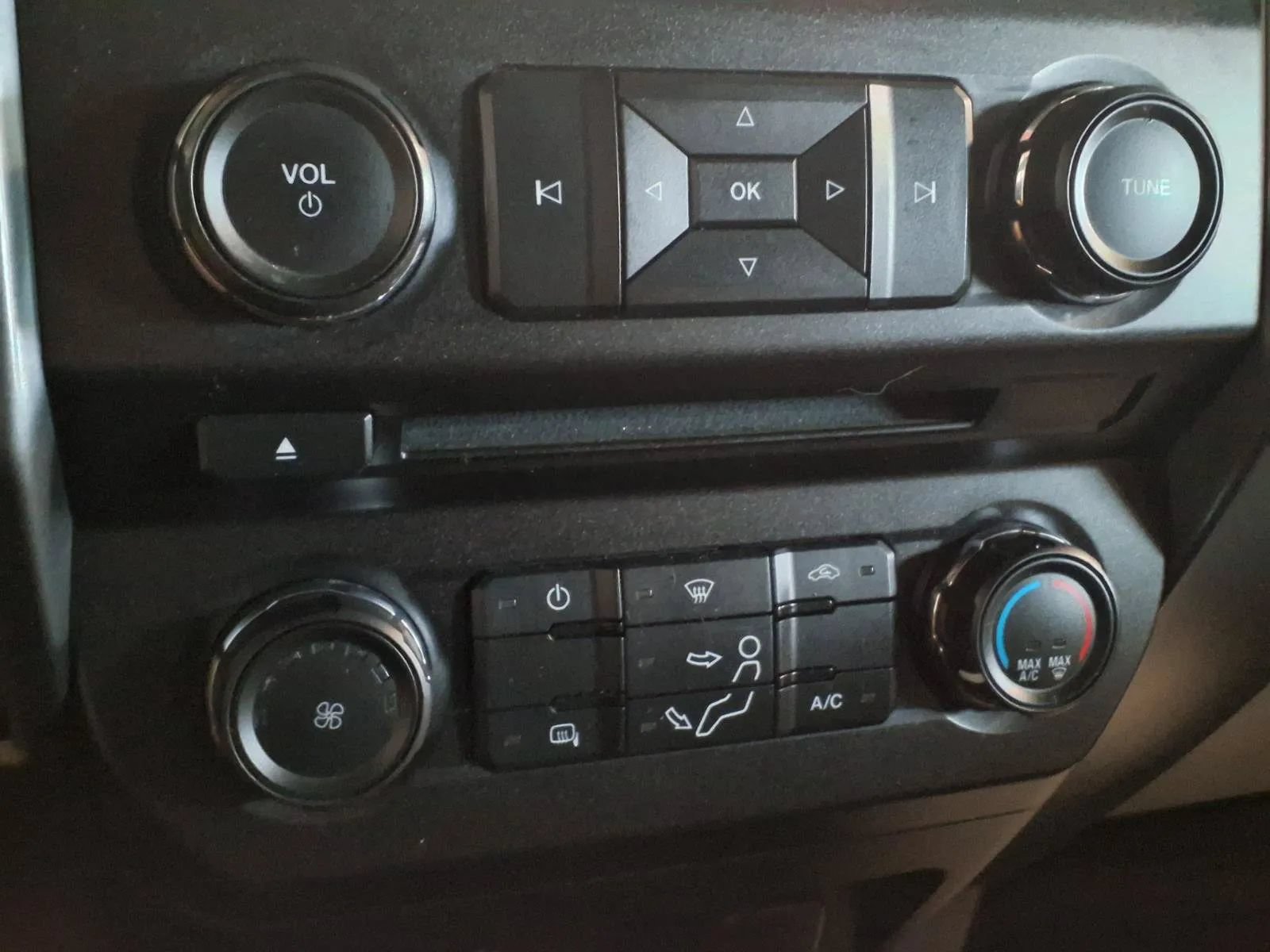 Used 2017 Ford F250 XLT w/ XLT Value Package AWD/4WD image 19