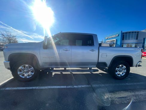 Used 2020 Chevrolet Silverado 2500 LTZ w/ LTZ Plus Package image 6