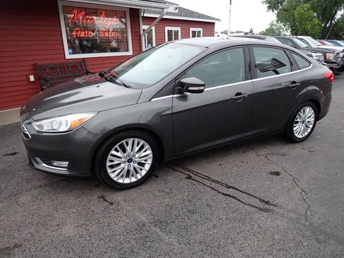 Used 2017 Ford Focus Titanium FWD image 3