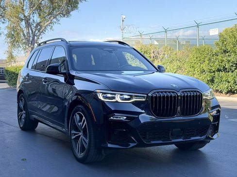 Used 2022 BMW X7 M50i AWD/4WD image 9