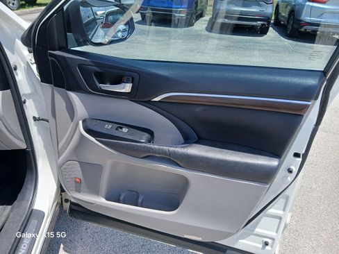 Used 2016 Toyota Highlander Limited FWD image 20