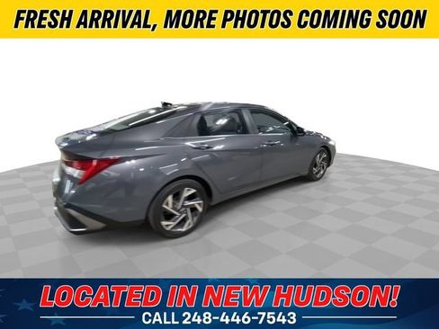 Used 2025 Hyundai Elantra SEL FWD image 2
