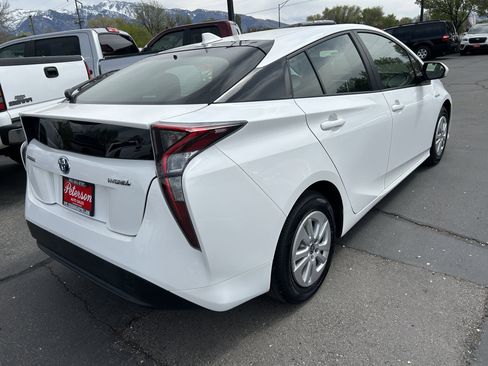 Used 2016 Toyota Prius Two image 7