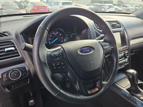 Used 2018 Ford Explorer XLT w/ Equipment Group 202A image 16