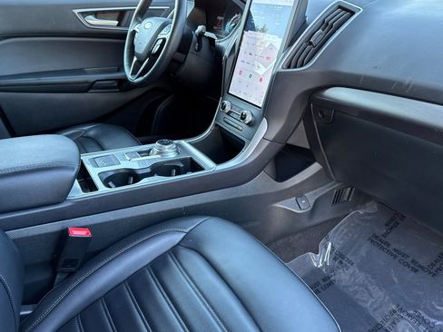 Used 2024 Ford Edge SEL image 18
