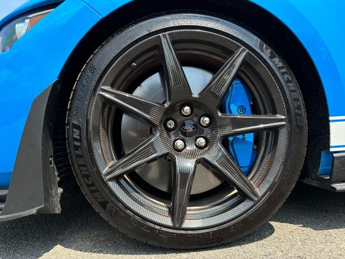 Used 2022 Ford Mustang Shelby GT500 w/ Carbon Fiber Track Pack RWD image 9