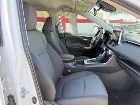 Used 2025 Toyota RAV4 XLE FWD image 29