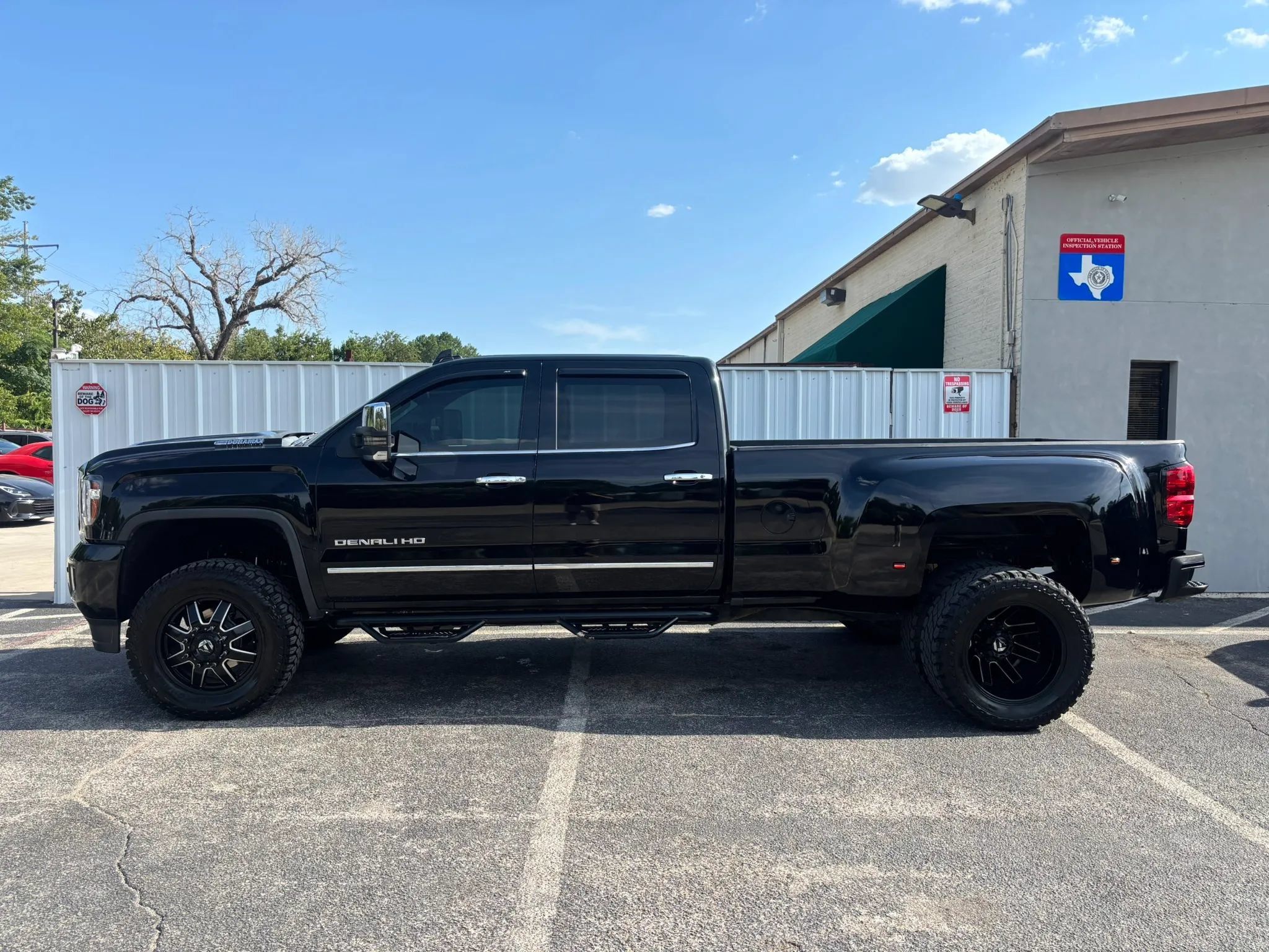Used 2019 GMC Sierra 3500 Denali w/ Duramax Plus Package AWD/4WD image 2