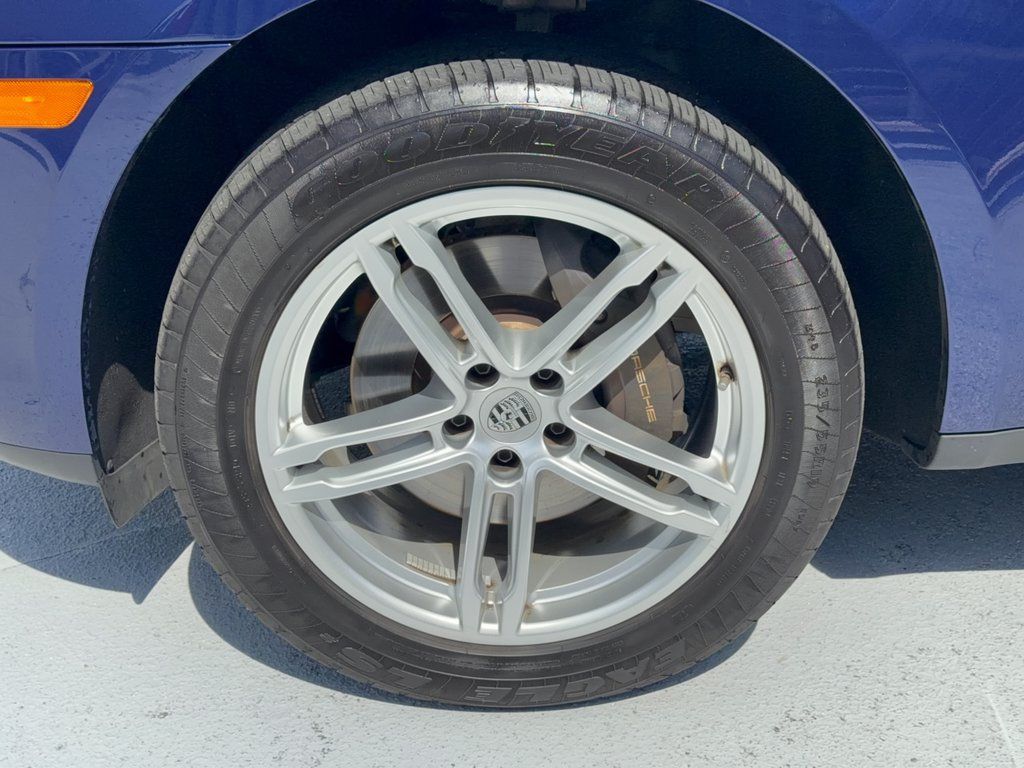 Certified 2024 Porsche Macan AWD/4WD image 13
