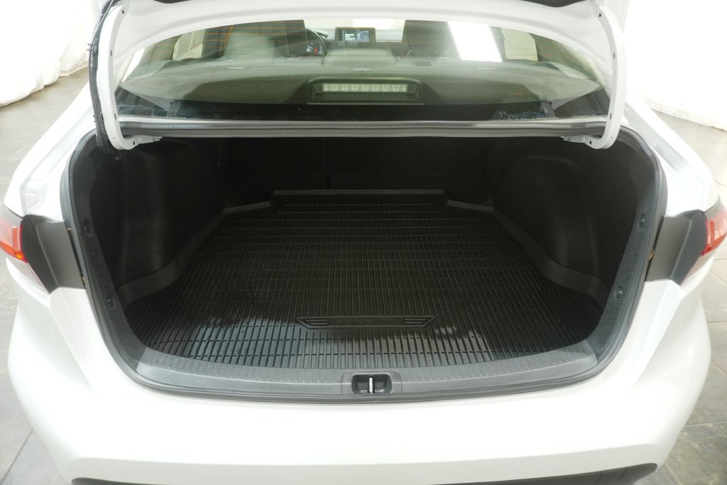 Used 2026 Toyota Corolla LE AWD/4WD image 6