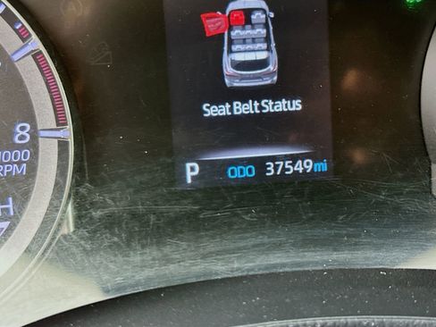 Used 2022 Toyota Highlander LE FWD image 13