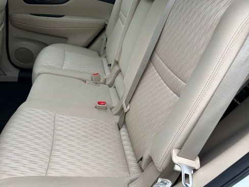 Used 2017 Nissan Rogue SV image 12