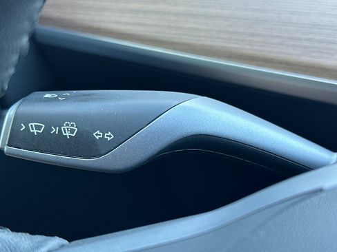 Used 2021 Tesla Model Y Long Range AWD/4WD image 34