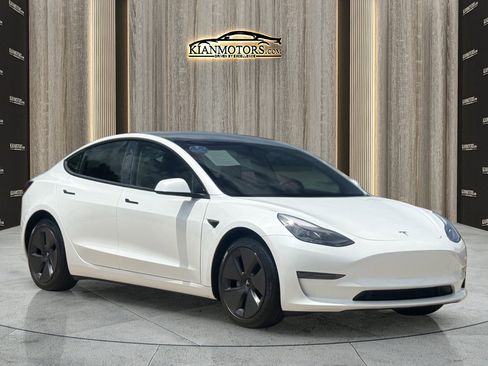 Used 2023 Tesla Model 3 Standard Range RWD image 1