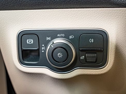 Used 2024 Mercedes-Benz EQB 300 4MATIC image 26