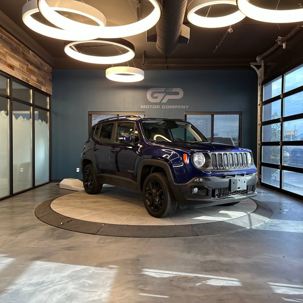 Used 2018 Jeep Renegade Altitude w/ UConnect 8.4 Nav Group AWD/4WD image 1
