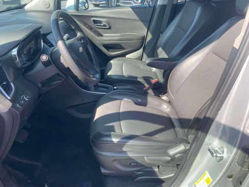 Used 2022 Chevrolet Trax LT AWD/4WD image 13