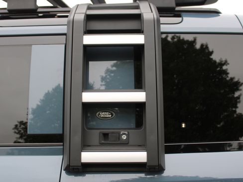 Used 2024 Land Rover Defender 110 S image 81