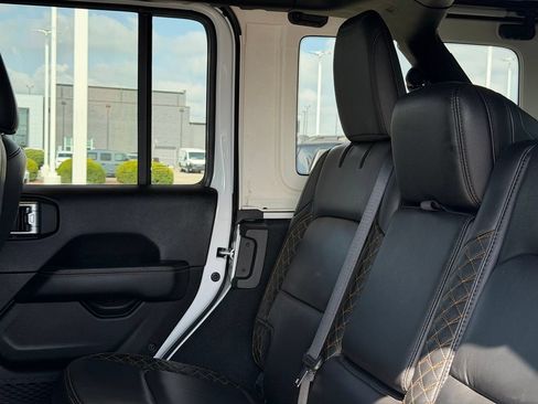 Used 2022 Jeep Wrangler Unlimited Sahara AWD/4WD image 29