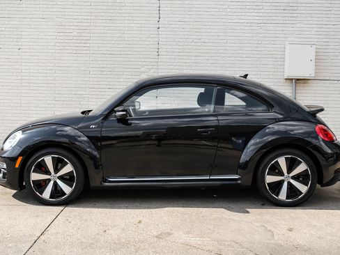 Used 2016 Volkswagen Beetle R-Line SE FWD image 10