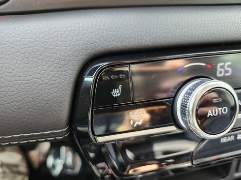 Used 2023 Honda Pilot Touring image 10