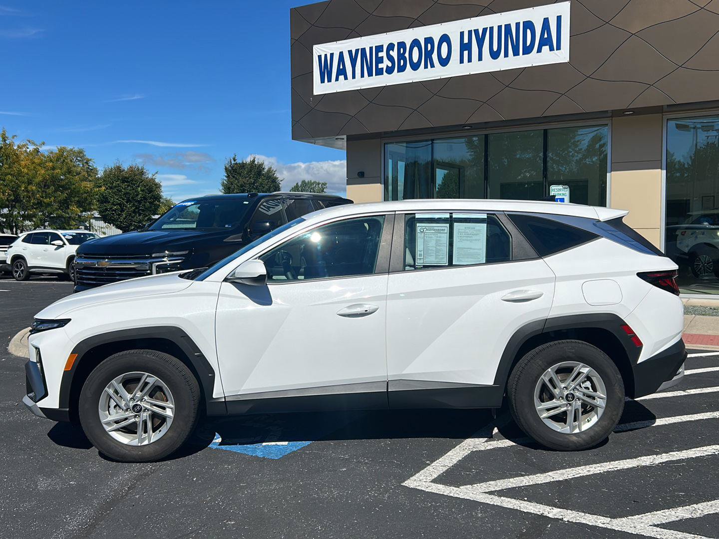 Certified 2025 Hyundai Tucson SE AWD/4WD image 2