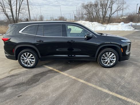 Used 2025 Buick Enclave Preferred image 7