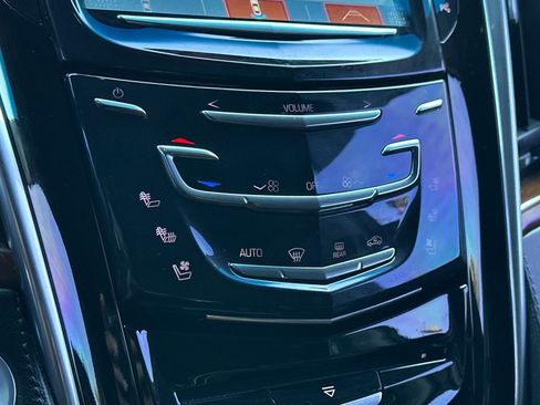 Used 2019 Cadillac Escalade 2WD 4dr image 17