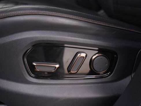 Used 2025 Rivian R1S Premium image 25