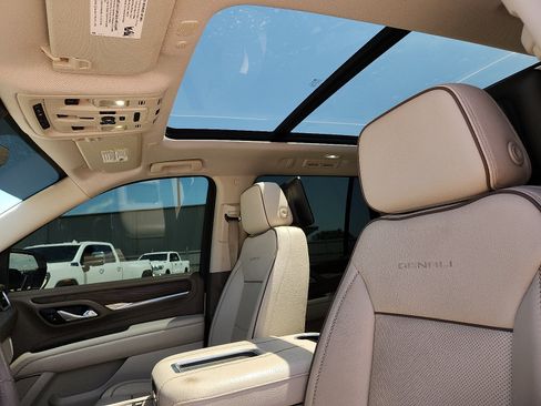 Used 2021 GMC Yukon Denali w/ Denali Ultimate Package AWD/4WD image 12