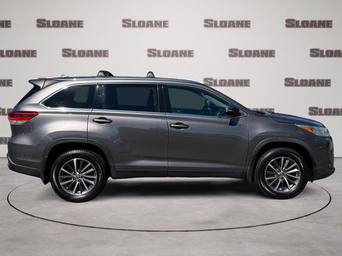 Used 2019 Toyota Highlander XLE AWD/4WD image 6