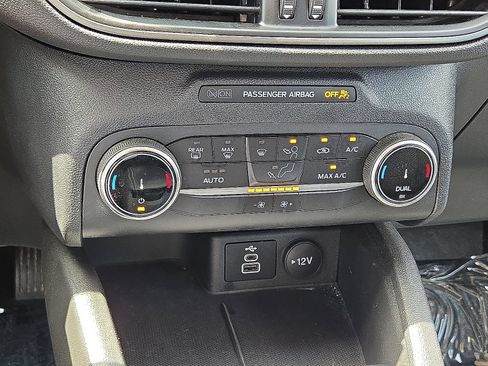 Used 2025 Ford Escape Active AWD/4WD image 28
