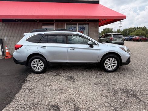 Used 2018 Subaru Outback 2.5i Premium AWD/4WD image 3