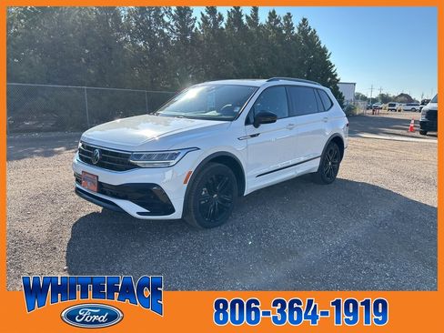 Used 2022 Volkswagen Tiguan SE R-Line image 1