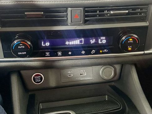 Used 2023 Nissan Rogue SV AWD/4WD image 16