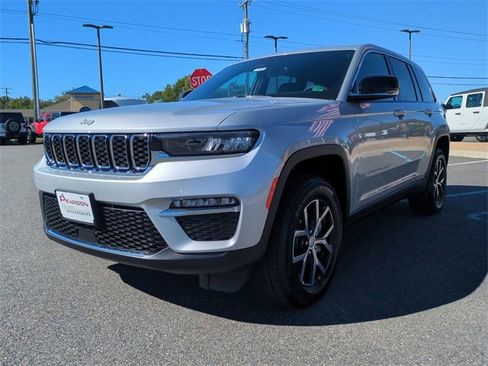 New 2025 Jeep Grand Cherokee Limited w/ Trailer Tow Package image 8