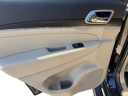 Certified 2018 Jeep Grand Cherokee Limited w/ Luxury Group II AWD/4WD image 18