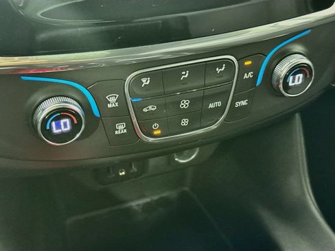 Used 2020 Chevrolet Traverse LS FWD image 18