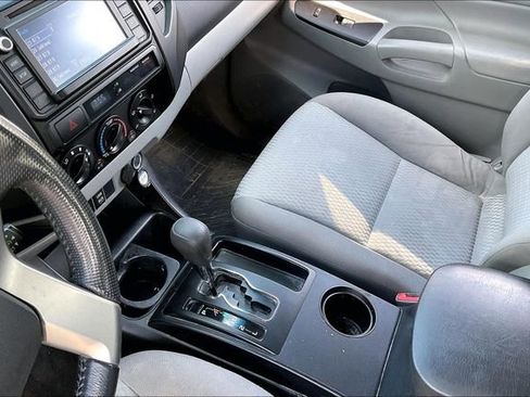 Used 2014 Toyota Tacoma PreRunner w/ Convenience Package image 12