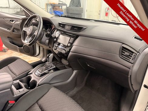 Used 2020 Nissan Rogue SV w/ Premium Package image 34