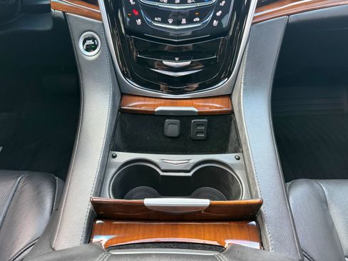 Used 2019 Cadillac Escalade ESV Luxury image 22